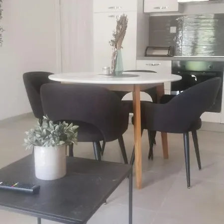 Mini House Mara