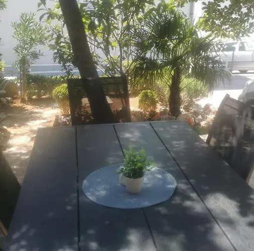 Mini House Mara